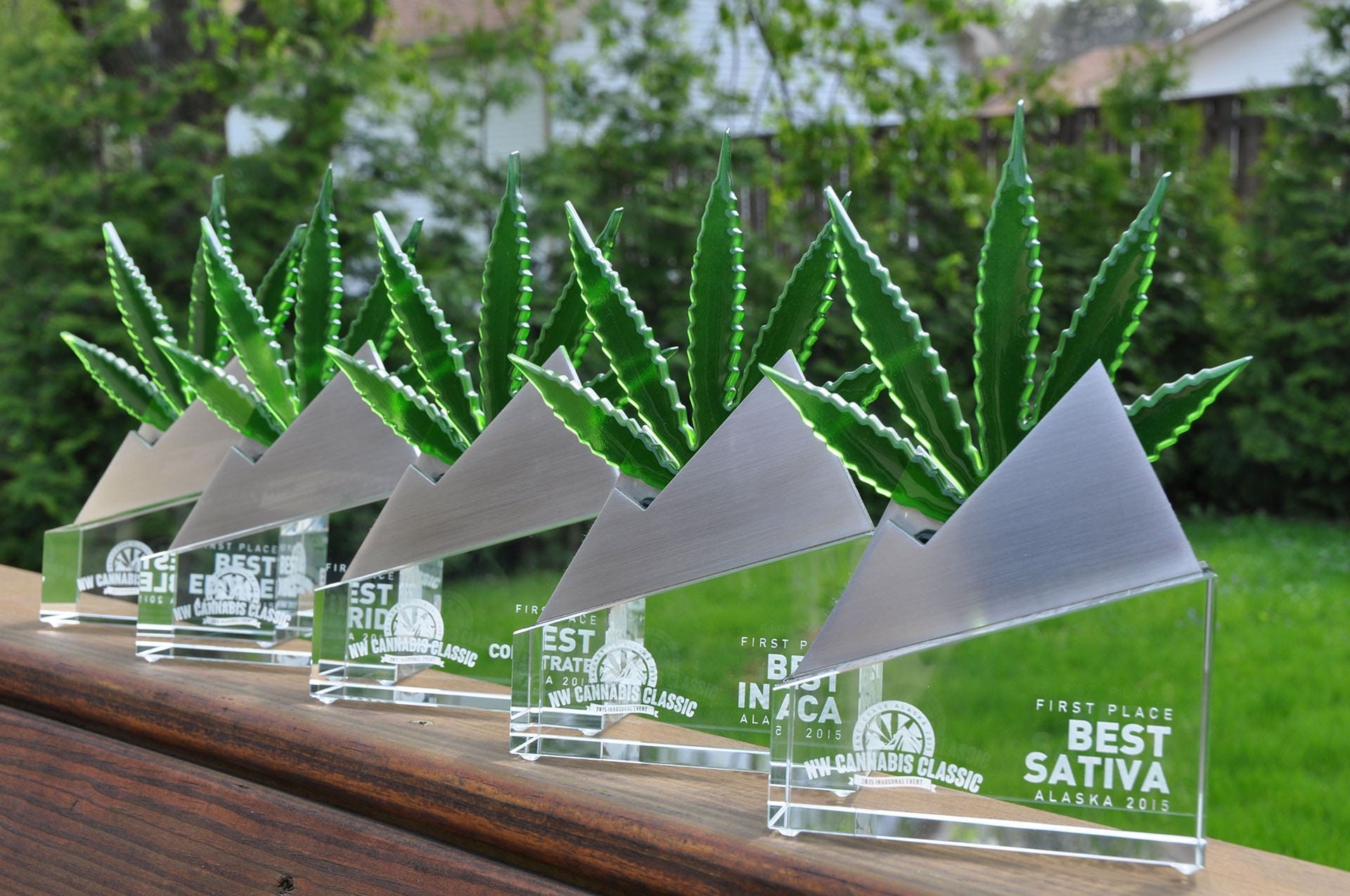 statuetka szklo NW Cannabis Classic glasso